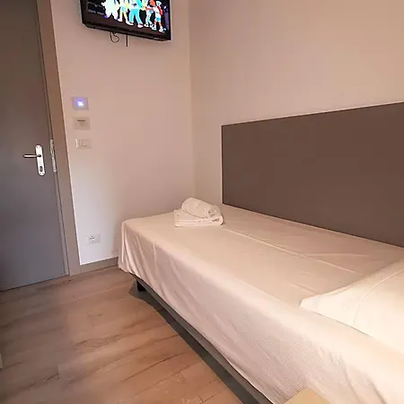 Otel Sonia Self Check In Only Aquilinia