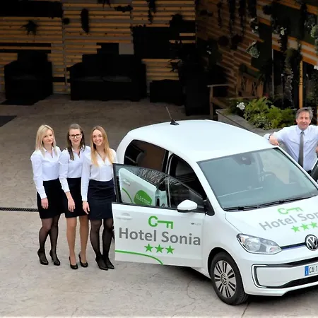 מלון Sonia 3*